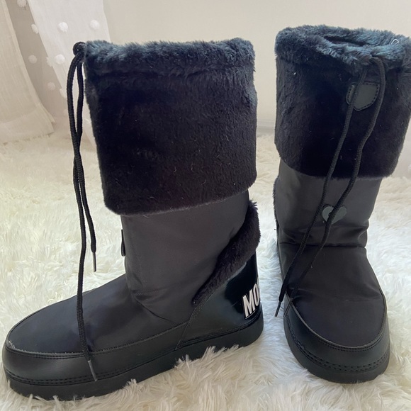 Moschino Snow Boots - Picture 4 of 6